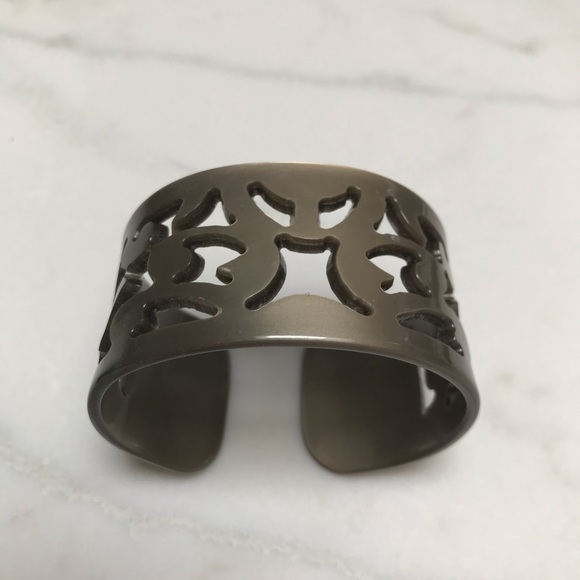 Pewter resin cuff bracelet - Picture 5 of 5